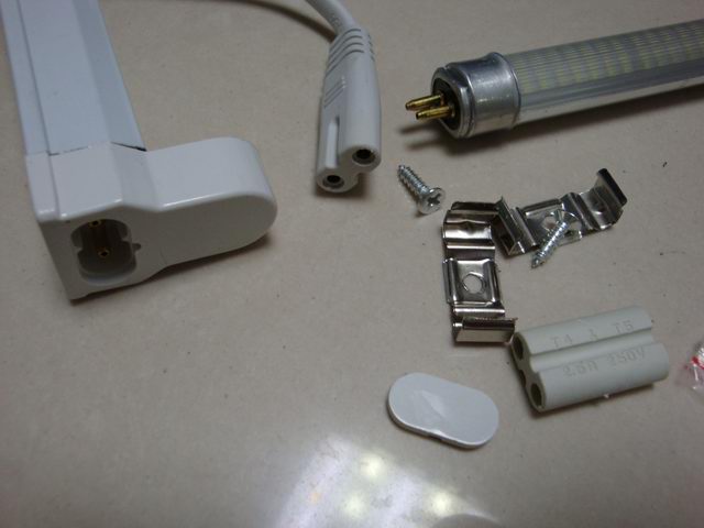 (image for) T5, 2 FT, 9W LED tube with Bracket, 120pcs SMD LED Warm white - Click Image to Close