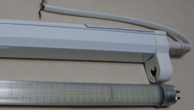 (image for) T5, 2 FT, 9W LED tube with Bracket, 120pcs SMD LED Warm white - Click Image to Close