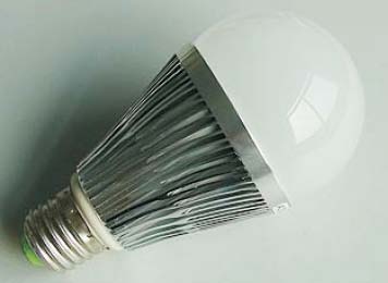 (image for) E26/E27, 7 watt dimmable, 68mm bulb Warm white, 90V~130V - Click Image to Close
